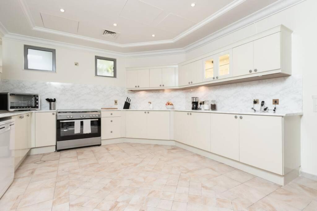 Apartment Quinta On Palm Jumeirah - 5 Bedroom + Kids *
