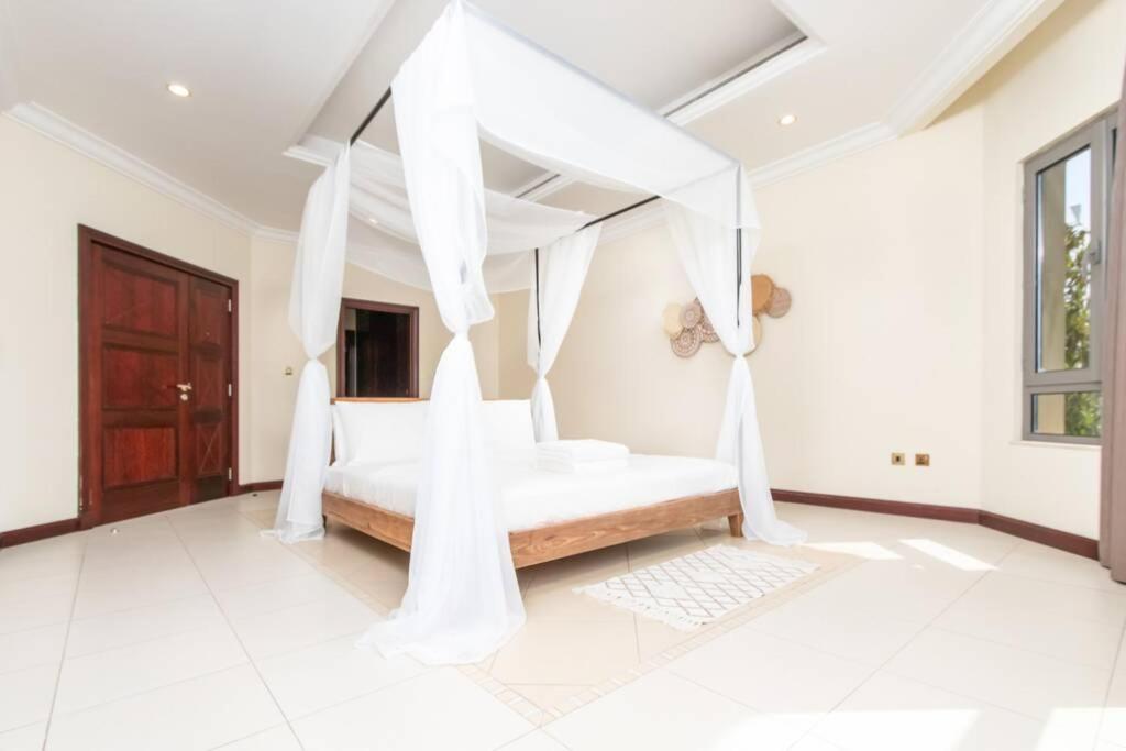 Apartment Quinta On Palm Jumeirah - 5 Bedroom + Kids Dubai